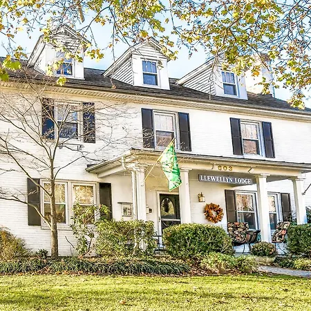 A B&B At Llewellyn Lodge-2